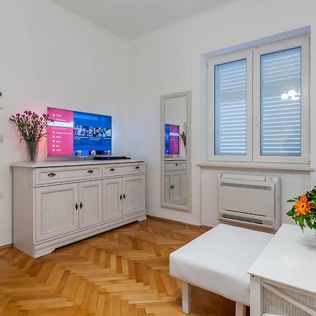 Chic Apartment In Center Split Pokoj fotografie