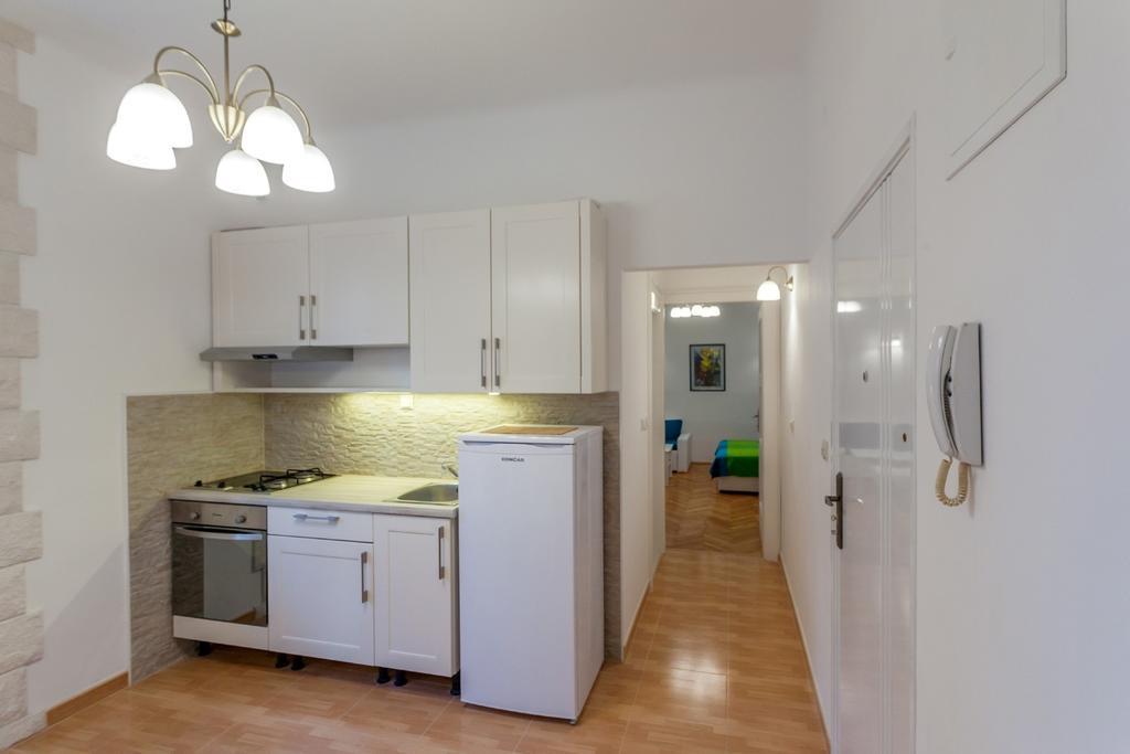 Chic Apartment In Center Split Pokoj fotografie