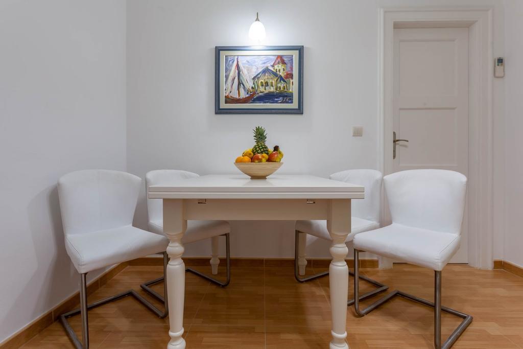 Chic Apartment In Center Split Pokoj fotografie